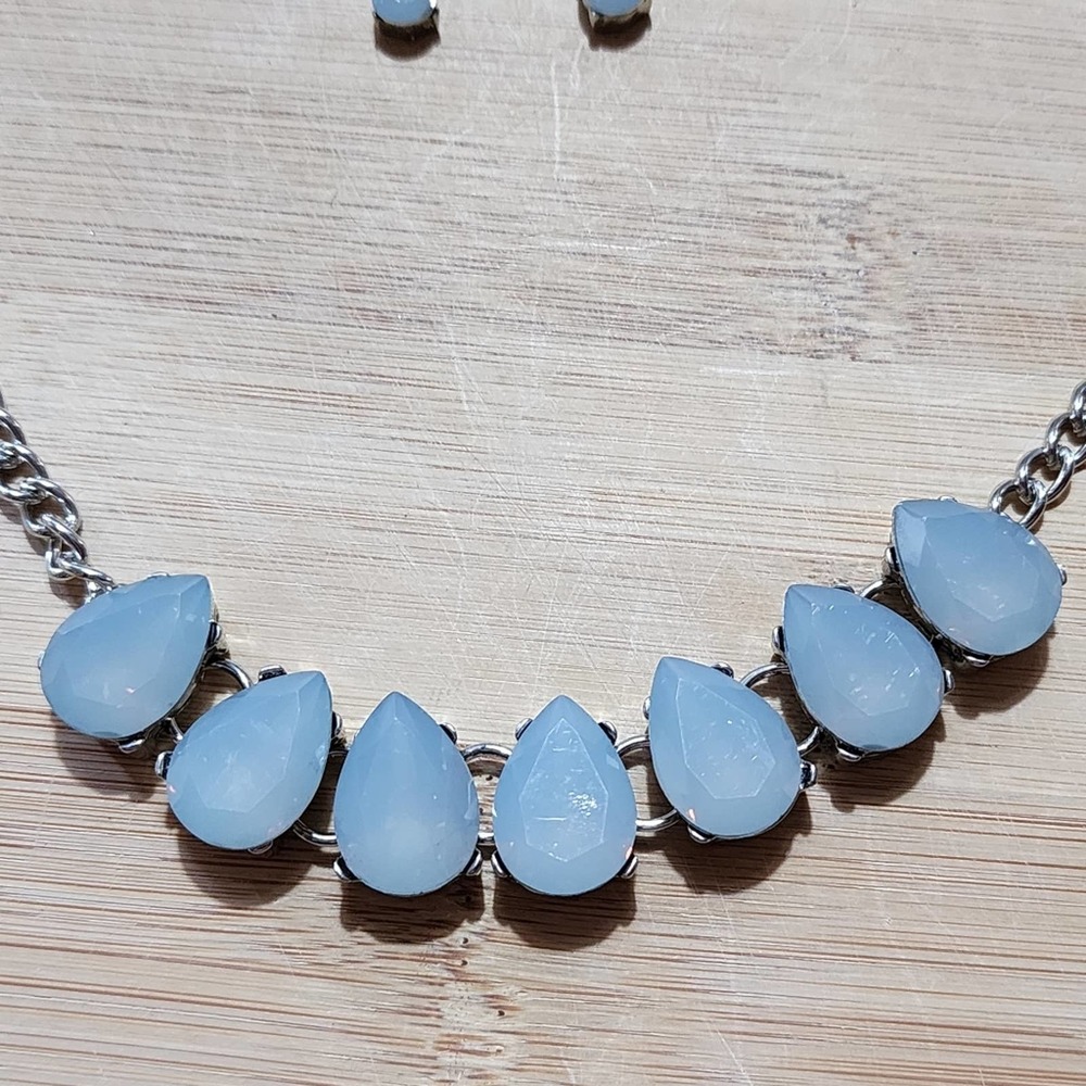 Premier Designs 2pc earrings and jeweled silver tone‎ and blue necklace - Picture 2 of 8